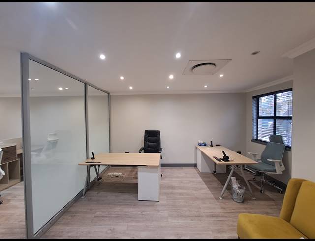 140M² OFFICE TO LET IN DUNKELD WEST